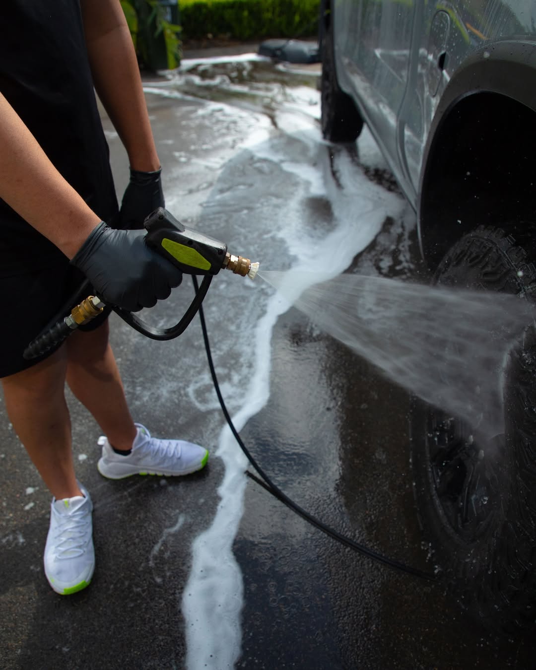 How To Use a Detailing Pressure Washer to Wash Your Car Properly